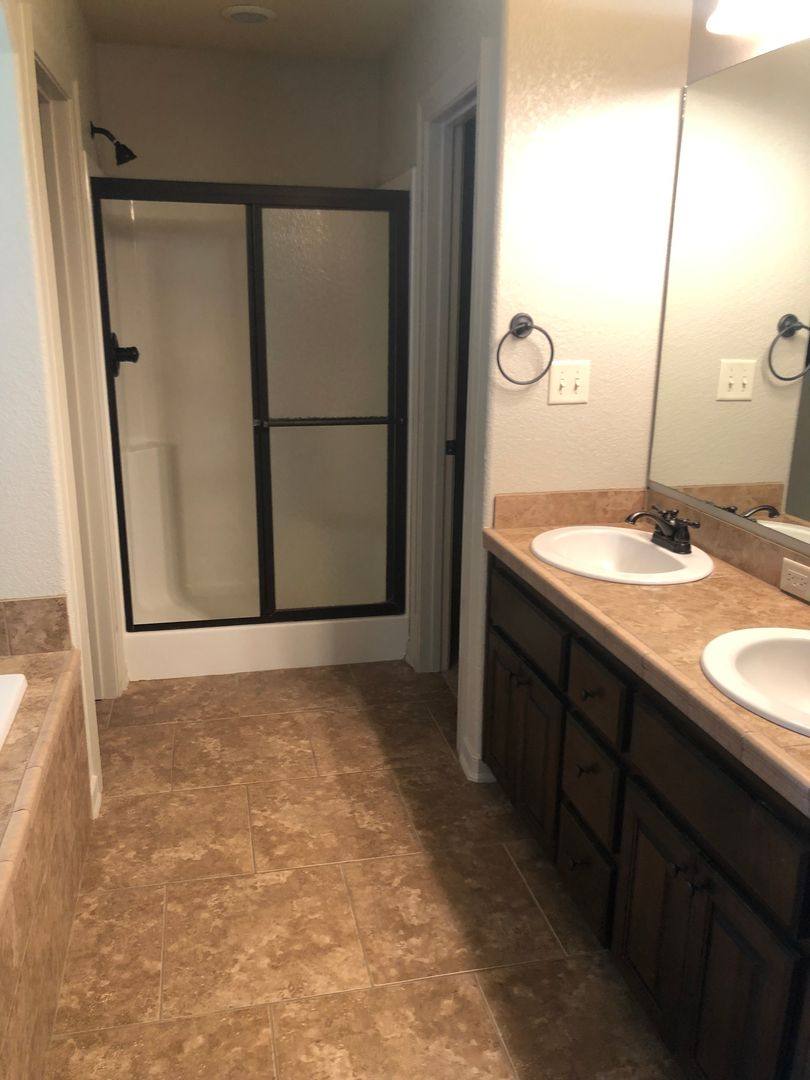 House for rent at 3690 Mountain View Dr, Fayetteville, AR 72701