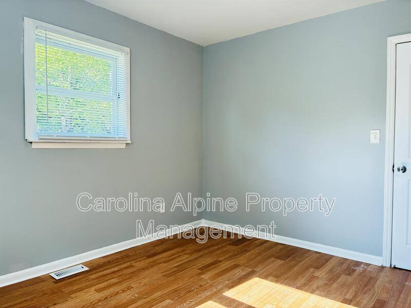 House for rent at 516 E Peachtree St, Dallas, NC 28034