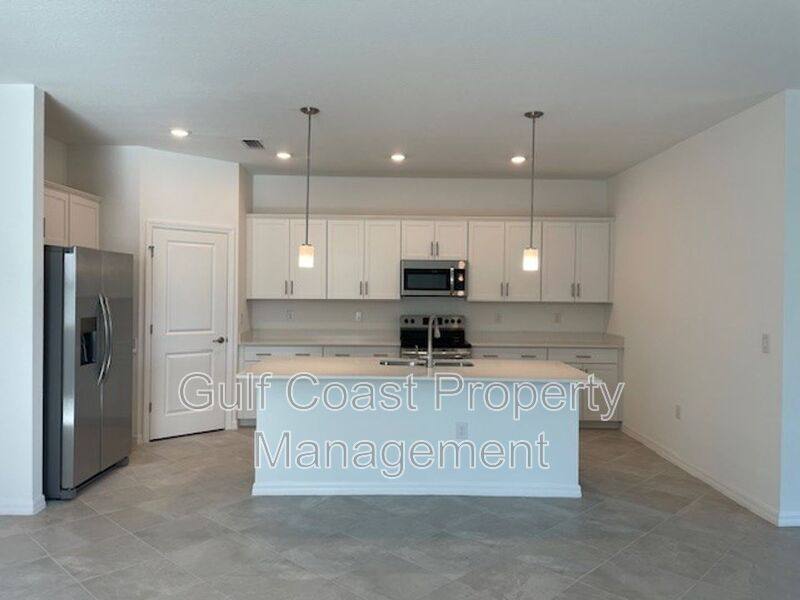 House for rent at 17384 Luminous Ave, Venice, FL 34293