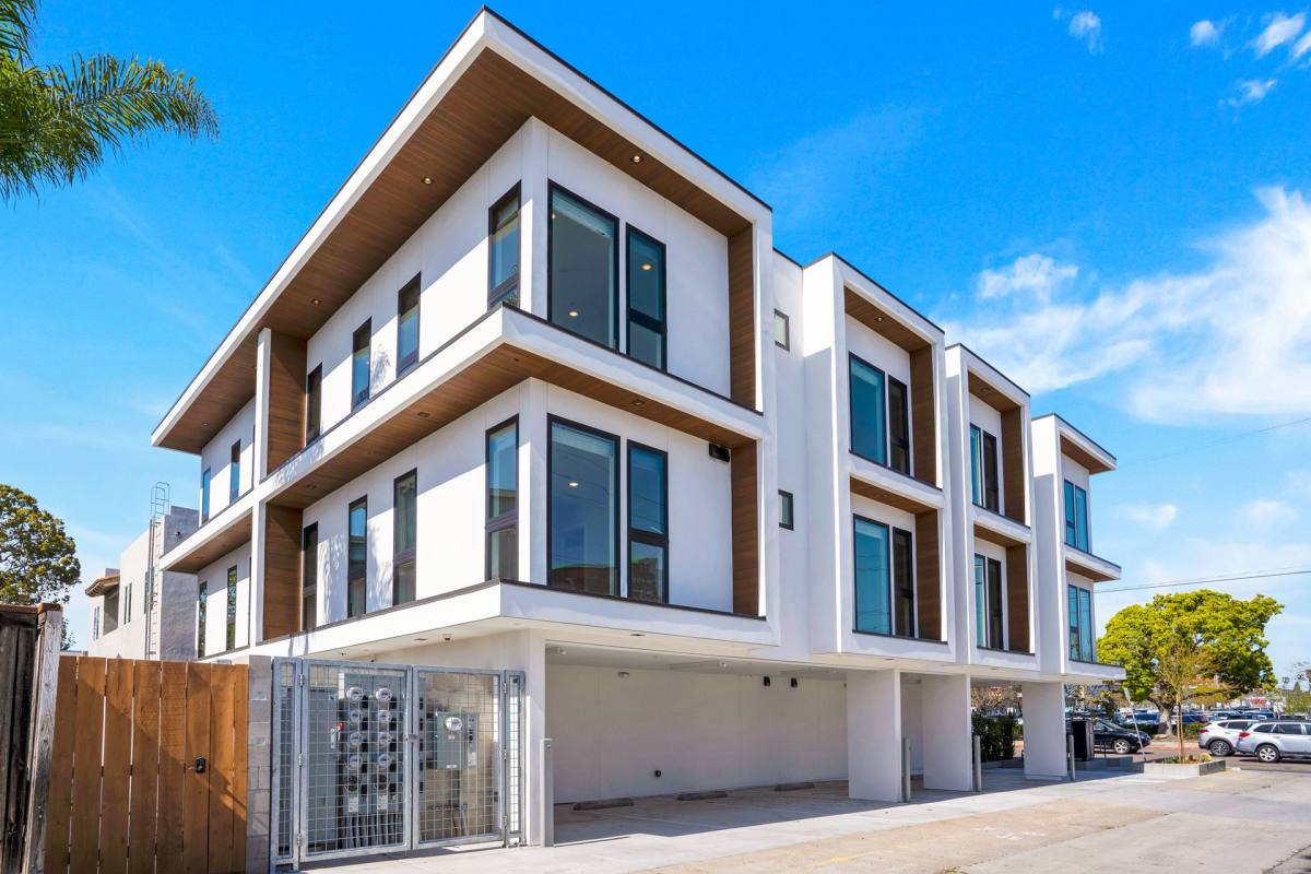 Apartment for rent at 4530 Ingraham St, San Diego, CA 92109