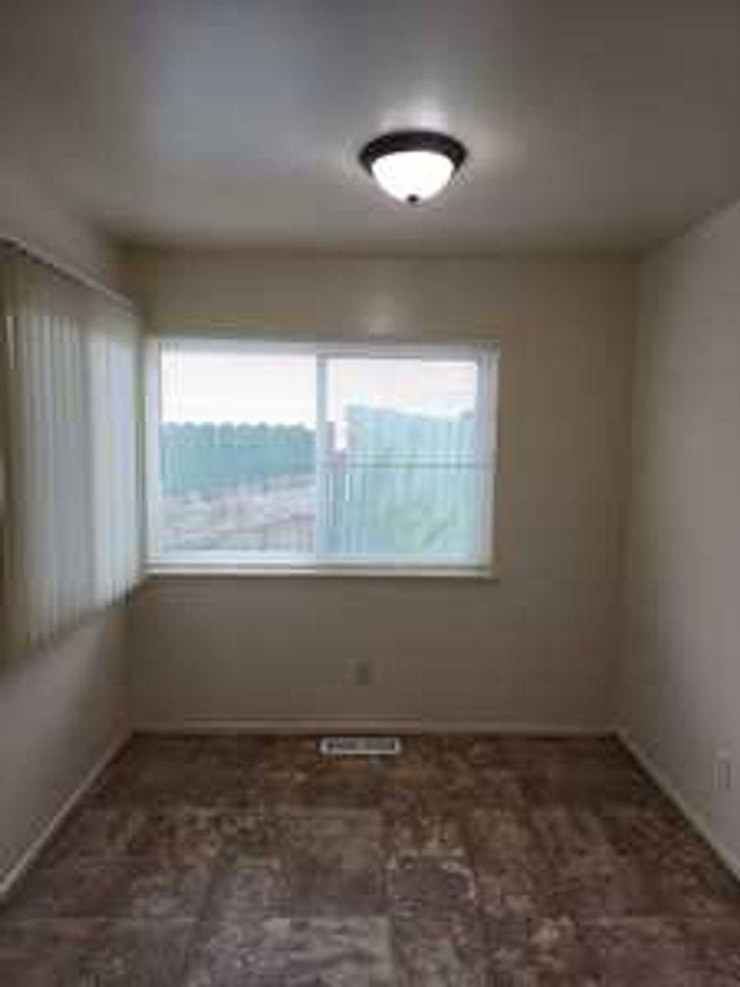 Apartment for rent at 1301-1309 Ensenada Dr, Modesto, CA 95355