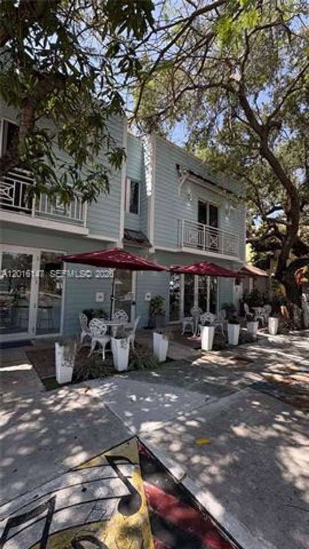 Apartment for rent at 3872 Grand Ave, Miami, FL 33133