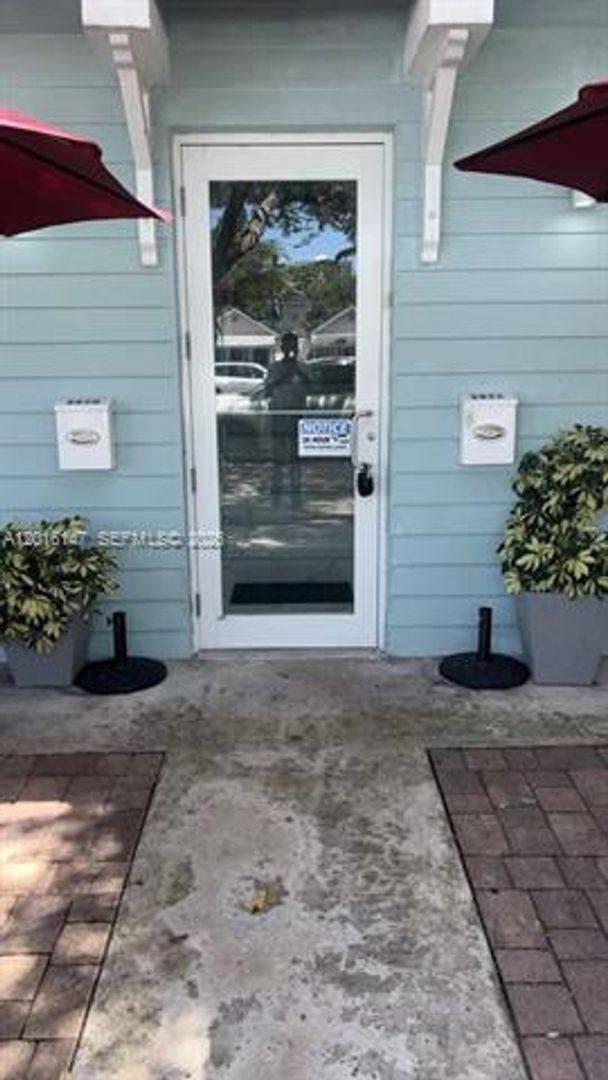 Apartment for rent at 3872 Grand Ave, Miami, FL 33133