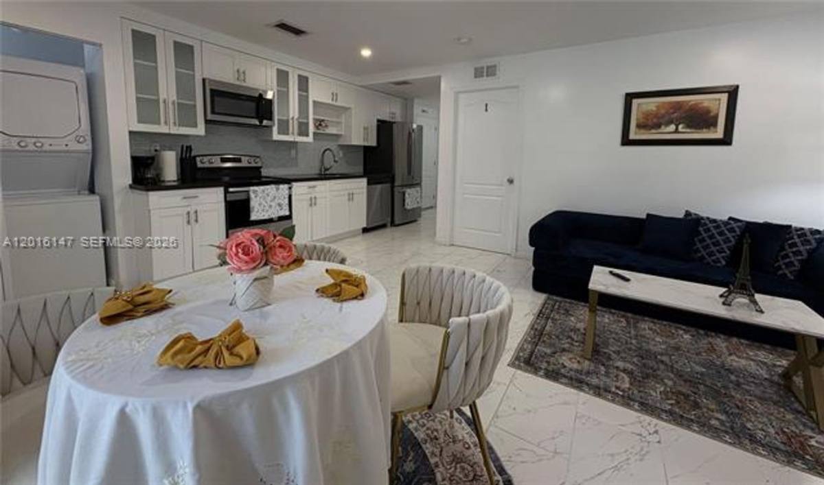 Apartment for rent at 3872 Grand Ave, Miami, FL 33133