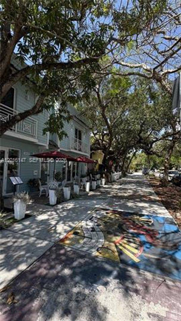 Apartment for rent at 3872 Grand Ave, Miami, FL 33133
