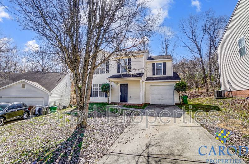 House for rent at 1015 Alston Hills Dr, Charlotte, NC 28214
