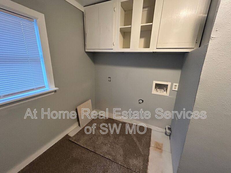 House for rent at 729 E Garfield St, Springfield, MO 65803