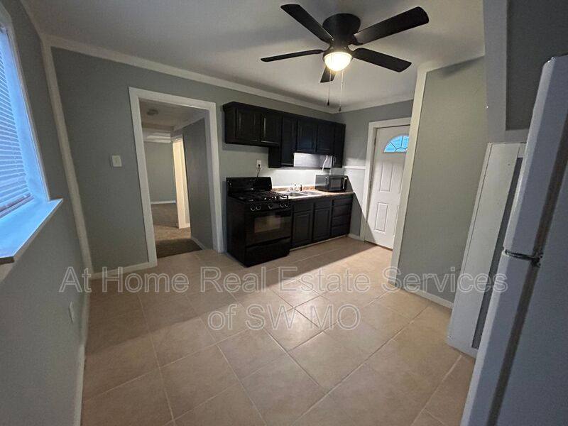 House for rent at 729 E Garfield St, Springfield, MO 65803
