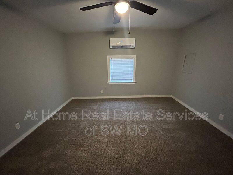 House for rent at 729 E Garfield St, Springfield, MO 65803