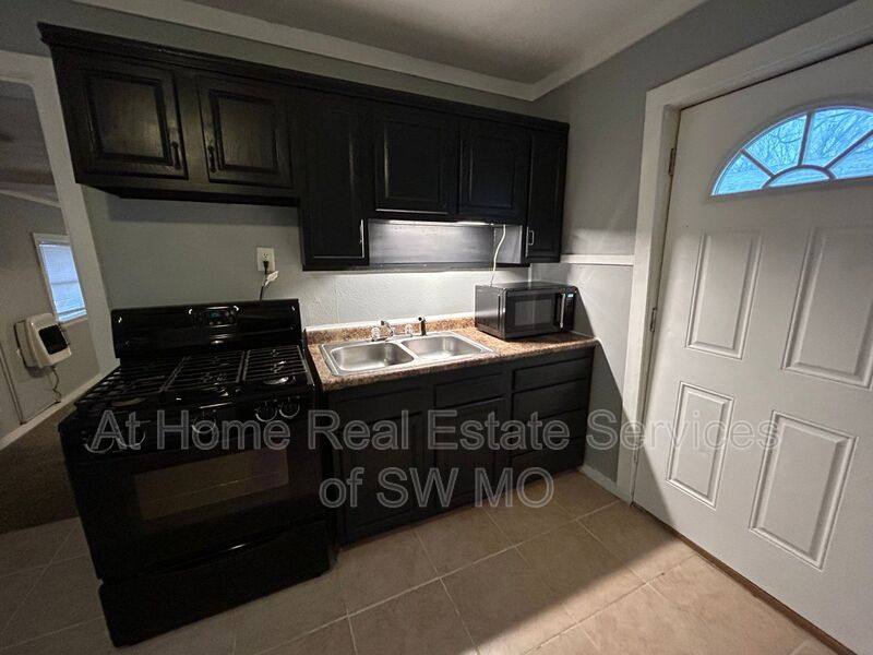 House for rent at 729 E Garfield St, Springfield, MO 65803