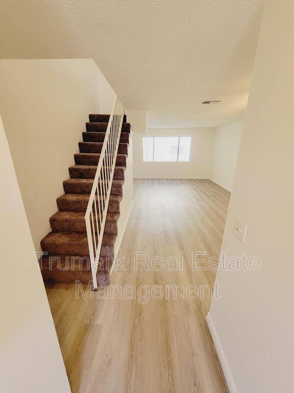 Townhouse for rent at 553 E Orange Grove #D, Burbank, CA 91501