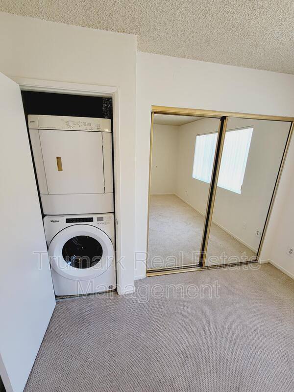 Townhouse for rent at 553 E Orange Grove #D, Burbank, CA 91501
