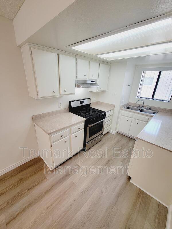 Townhouse for rent at 553 E Orange Grove #D, Burbank, CA 91501