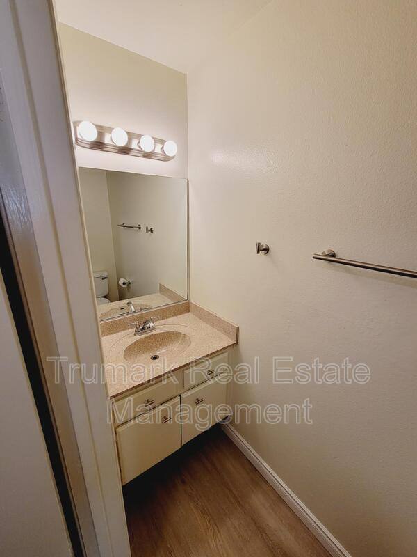 Townhouse for rent at 553 E Orange Grove #D, Burbank, CA 91501