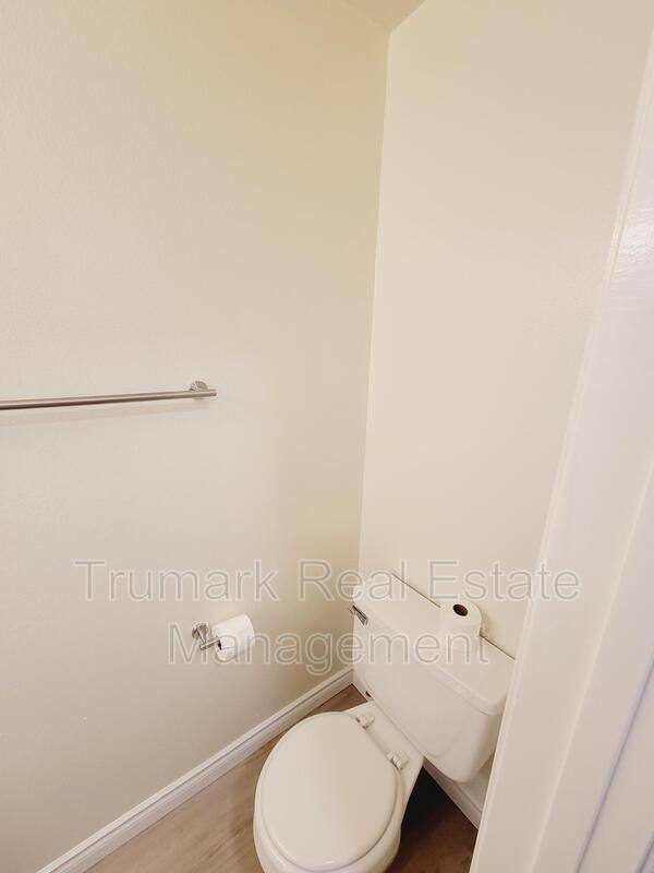 Townhouse for rent at 553 E Orange Grove #D, Burbank, CA 91501