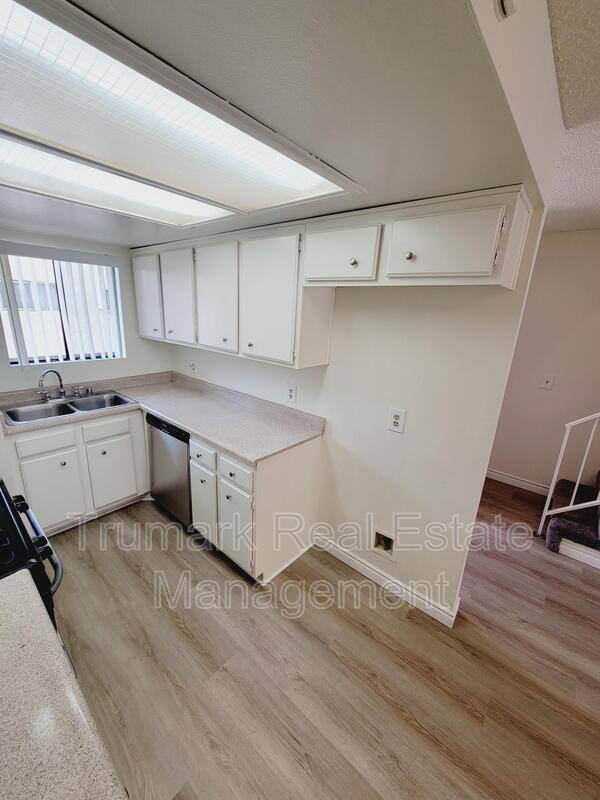 Townhouse for rent at 553 E Orange Grove #D, Burbank, CA 91501