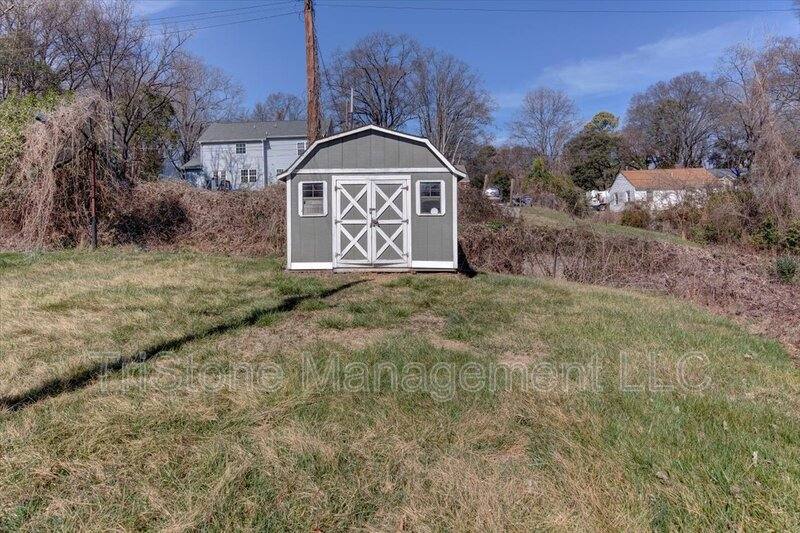 House for rent at 1242 Fordham Rd, Charlotte, NC 28208