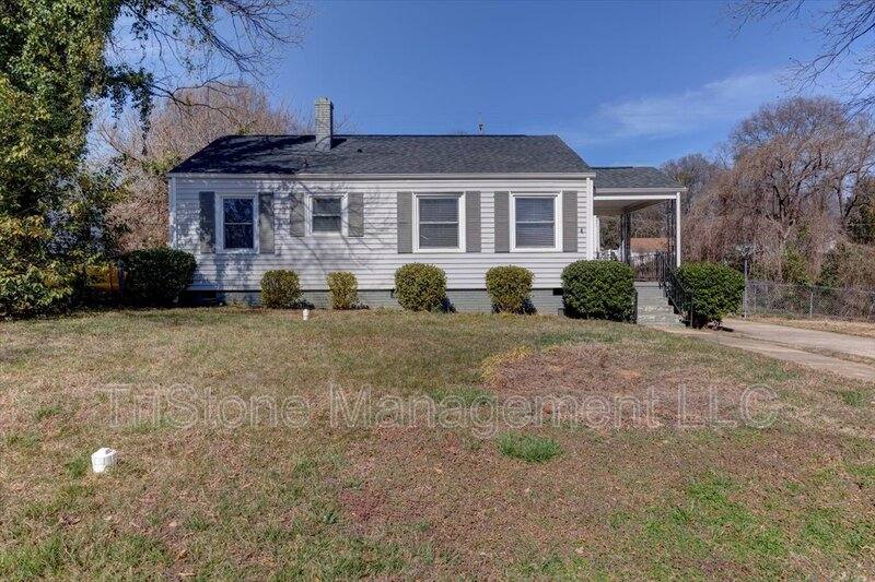 House for rent at 1242 Fordham Rd, Charlotte, NC 28208