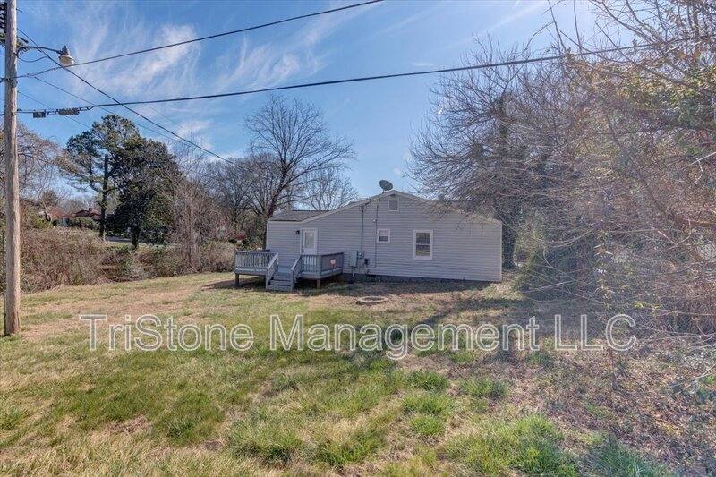 House for rent at 1242 Fordham Rd, Charlotte, NC 28208