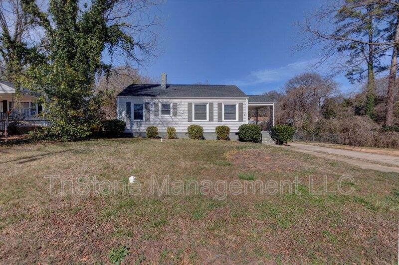 House for rent at 1242 Fordham Rd, Charlotte, NC 28208