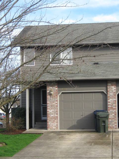 Townhouse for rent at 2793 S Cloverleaf Loop, Springfield, OR 97477