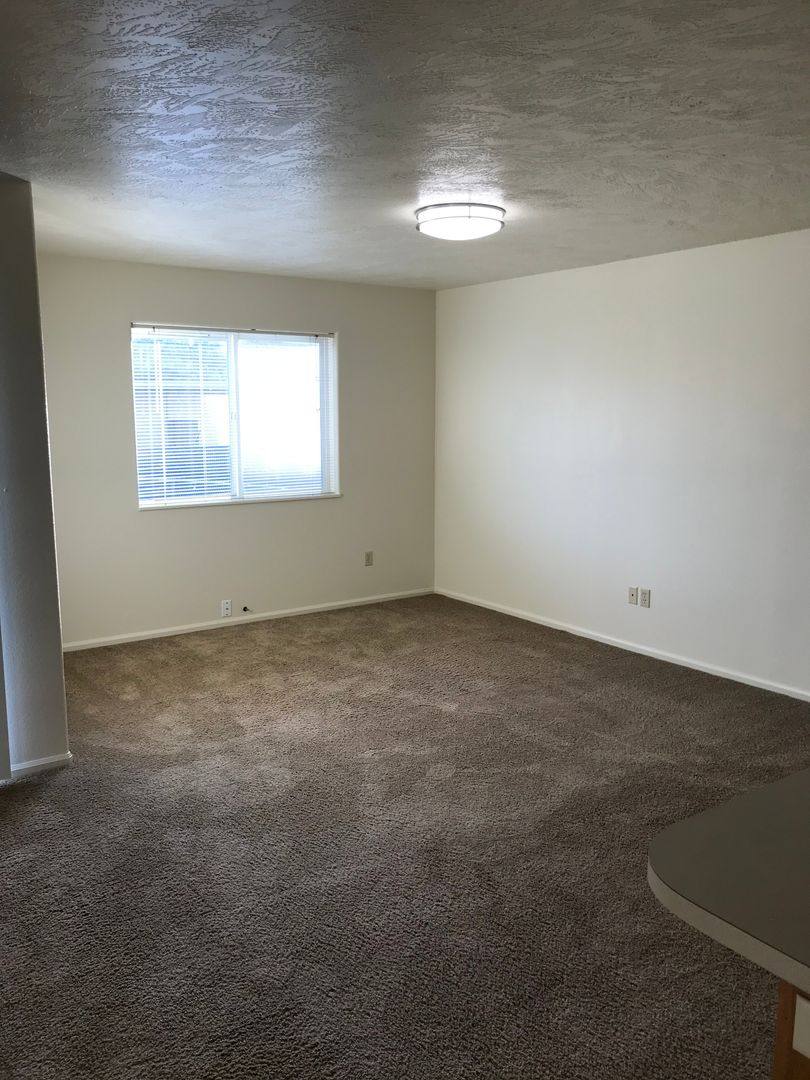 Townhouse for rent at 2793 S Cloverleaf Loop, Springfield, OR 97477