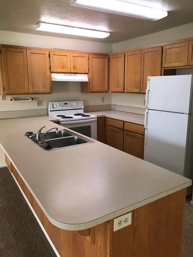 Townhouse for rent at 2793 S Cloverleaf Loop, Springfield, OR 97477