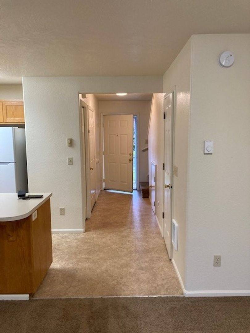 Townhouse for rent at 2793 S Cloverleaf Loop, Springfield, OR 97477