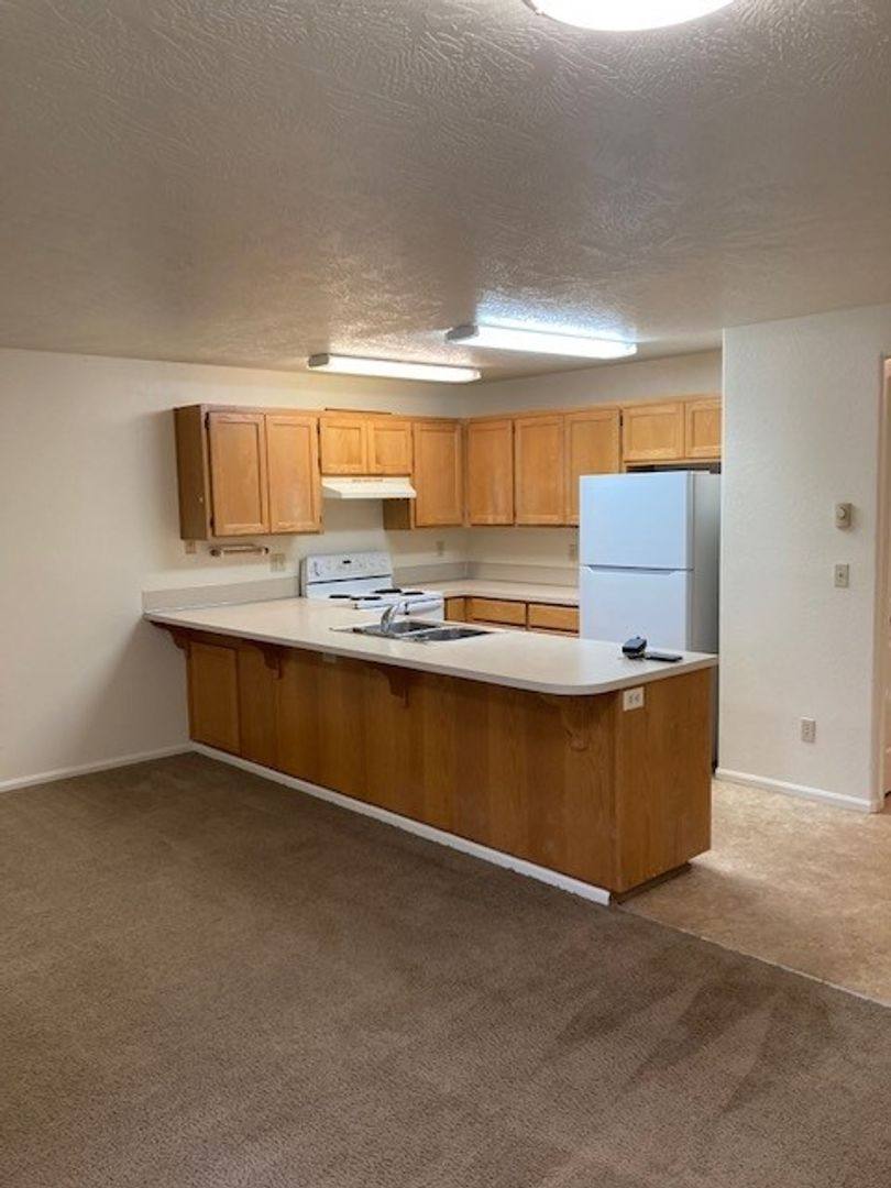 Townhouse for rent at 2793 S Cloverleaf Loop, Springfield, OR 97477
