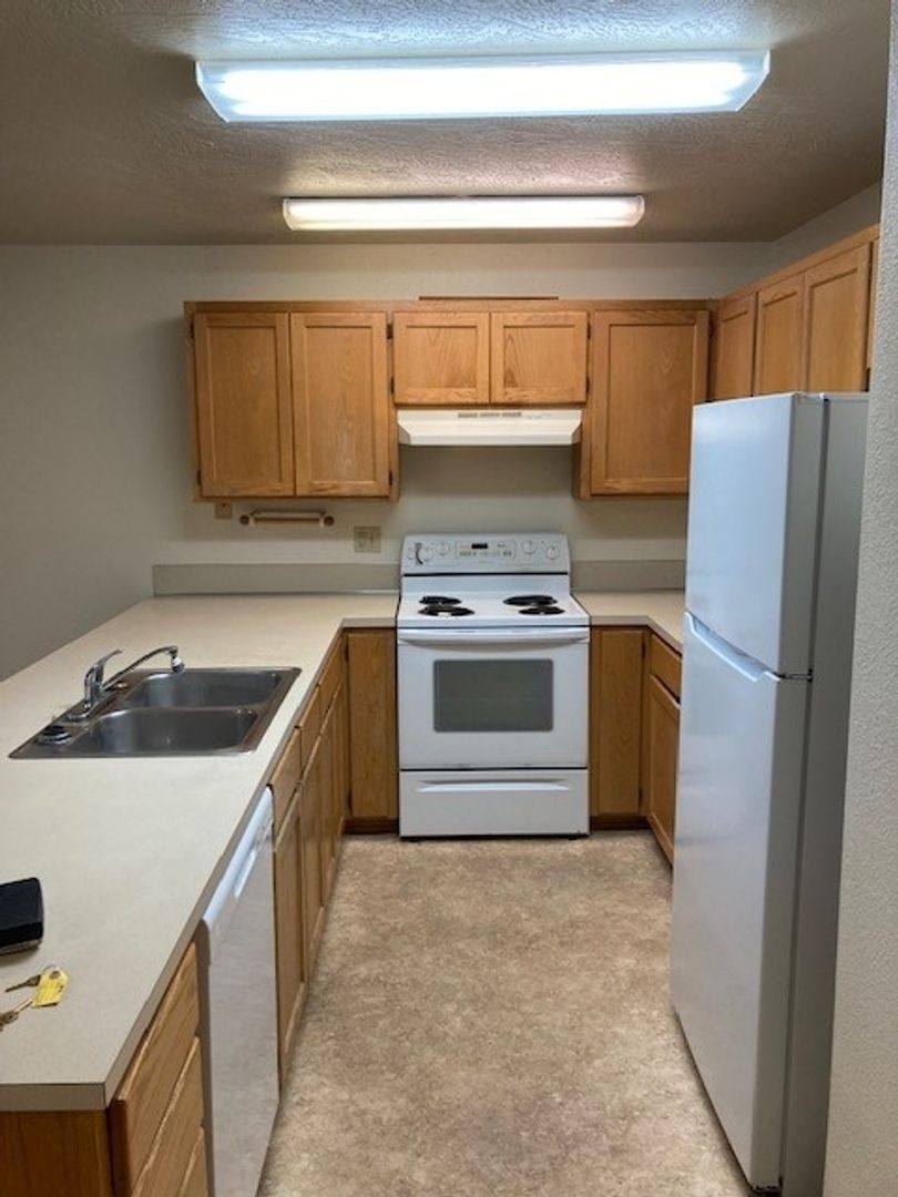 Townhouse for rent at 2793 S Cloverleaf Loop, Springfield, OR 97477