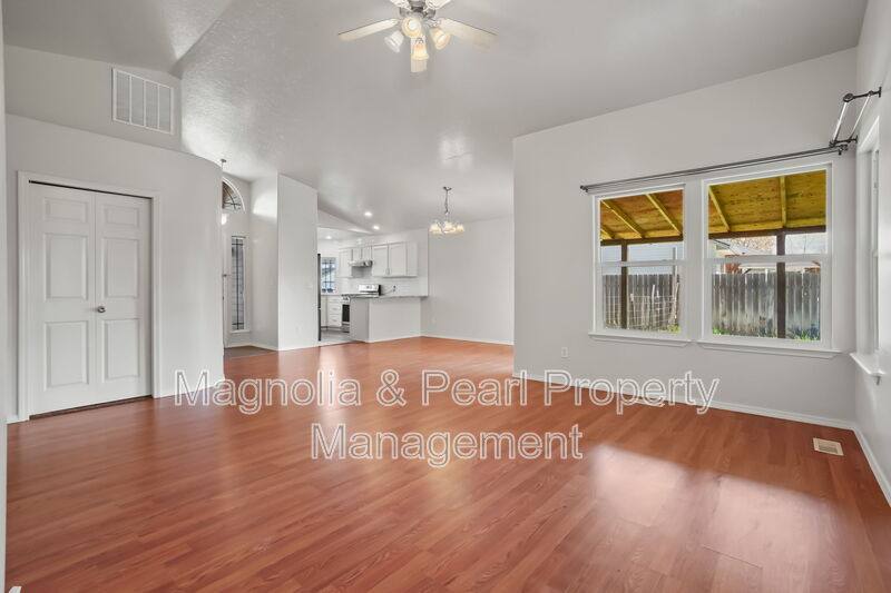 House for rent at 979 Peregrine Dr, Middleton, ID 83644