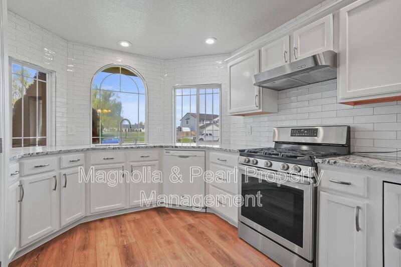 House for rent at 979 Peregrine Dr, Middleton, ID 83644
