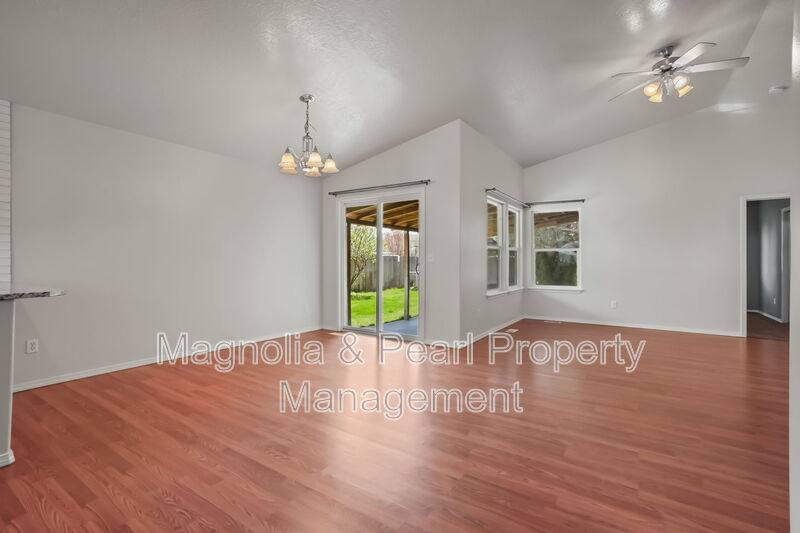 House for rent at 979 Peregrine Dr, Middleton, ID 83644
