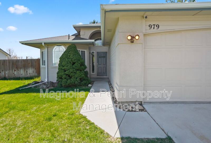 House for rent at 979 Peregrine Dr, Middleton, ID 83644