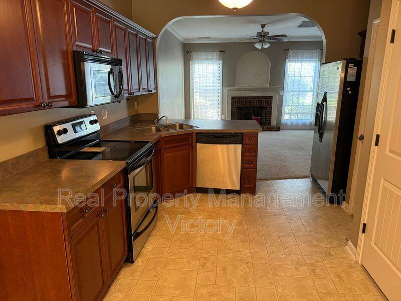 Townhouse for rent at 4248 Ashwood Cove, Birmingham, AL 35216