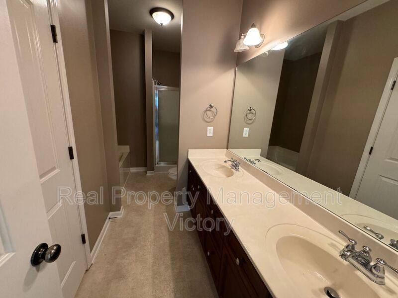 Townhouse for rent at 4248 Ashwood Cove, Birmingham, AL 35216