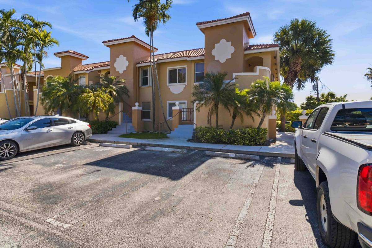 Condo for rent at 621 NW 78th Terrace, Hollywood, FL 33024