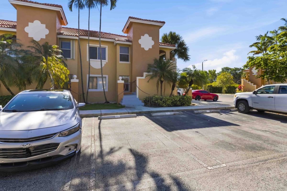 Condo for rent at 621 NW 78th Terrace, Hollywood, FL 33024
