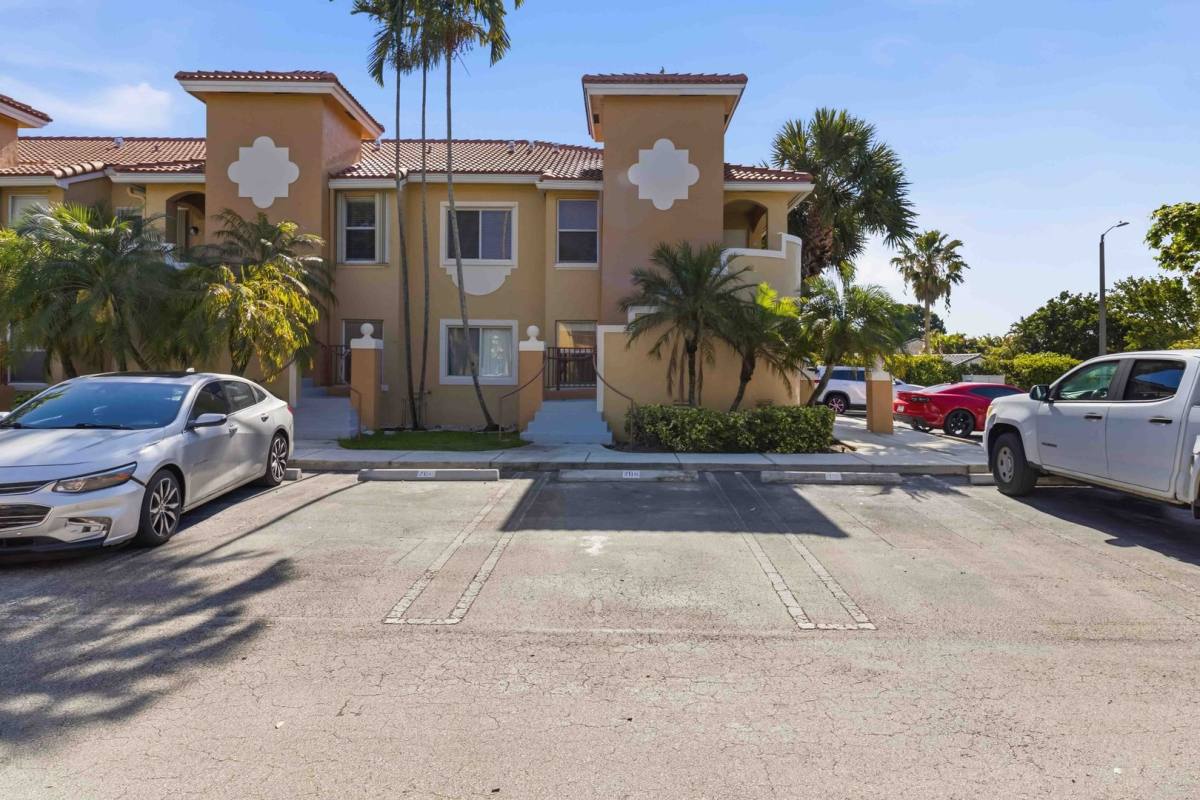Condo for rent at 621 NW 78th Terrace, Hollywood, FL 33024