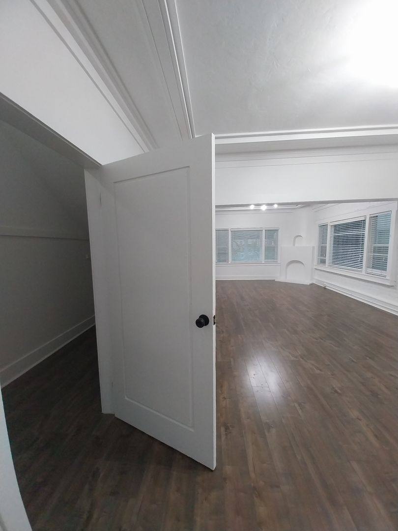 Apartment for rent at 1325 - 1333 E Ocean Blvd, Long Beach, CA 90802