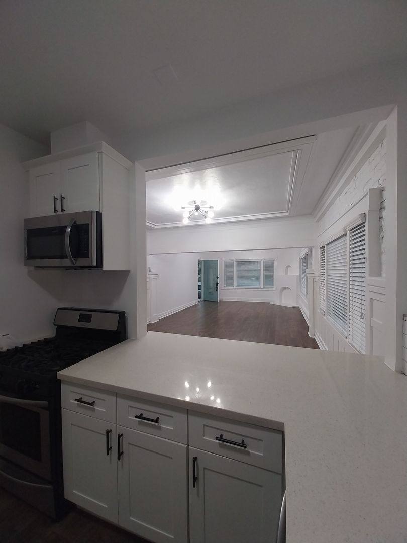 Apartment for rent at 1325 - 1333 E Ocean Blvd, Long Beach, CA 90802