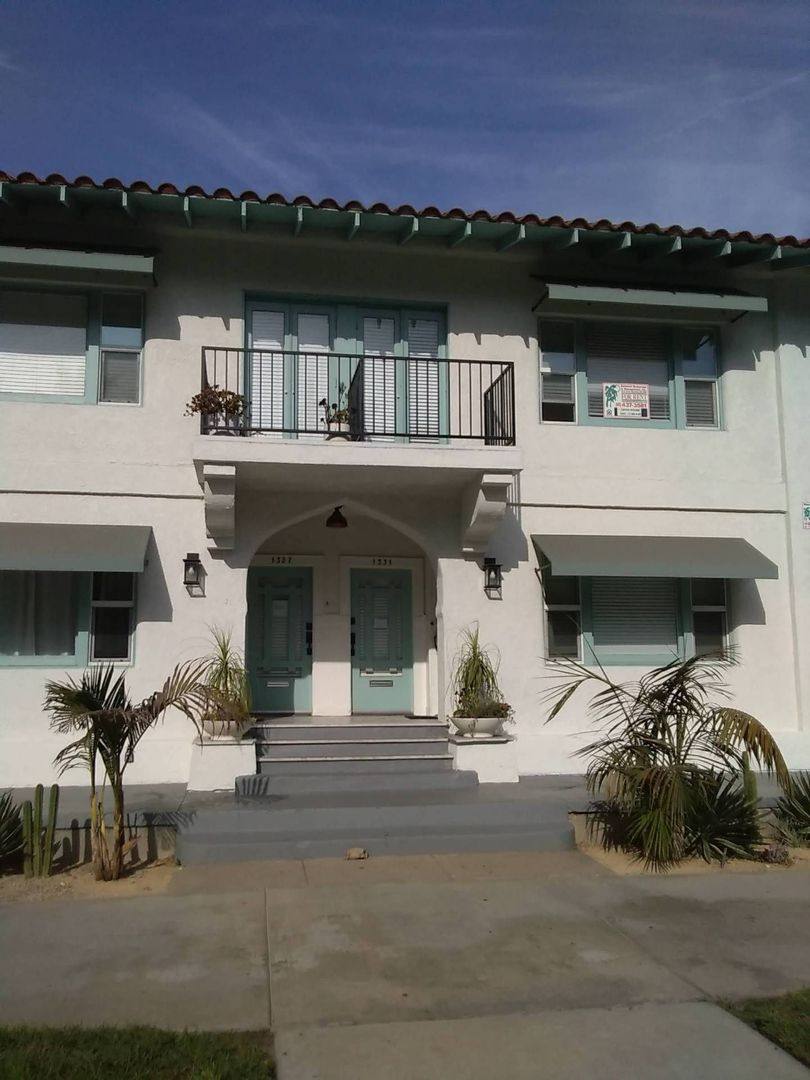 Apartment for rent at 1325 - 1333 E Ocean Blvd, Long Beach, CA 90802