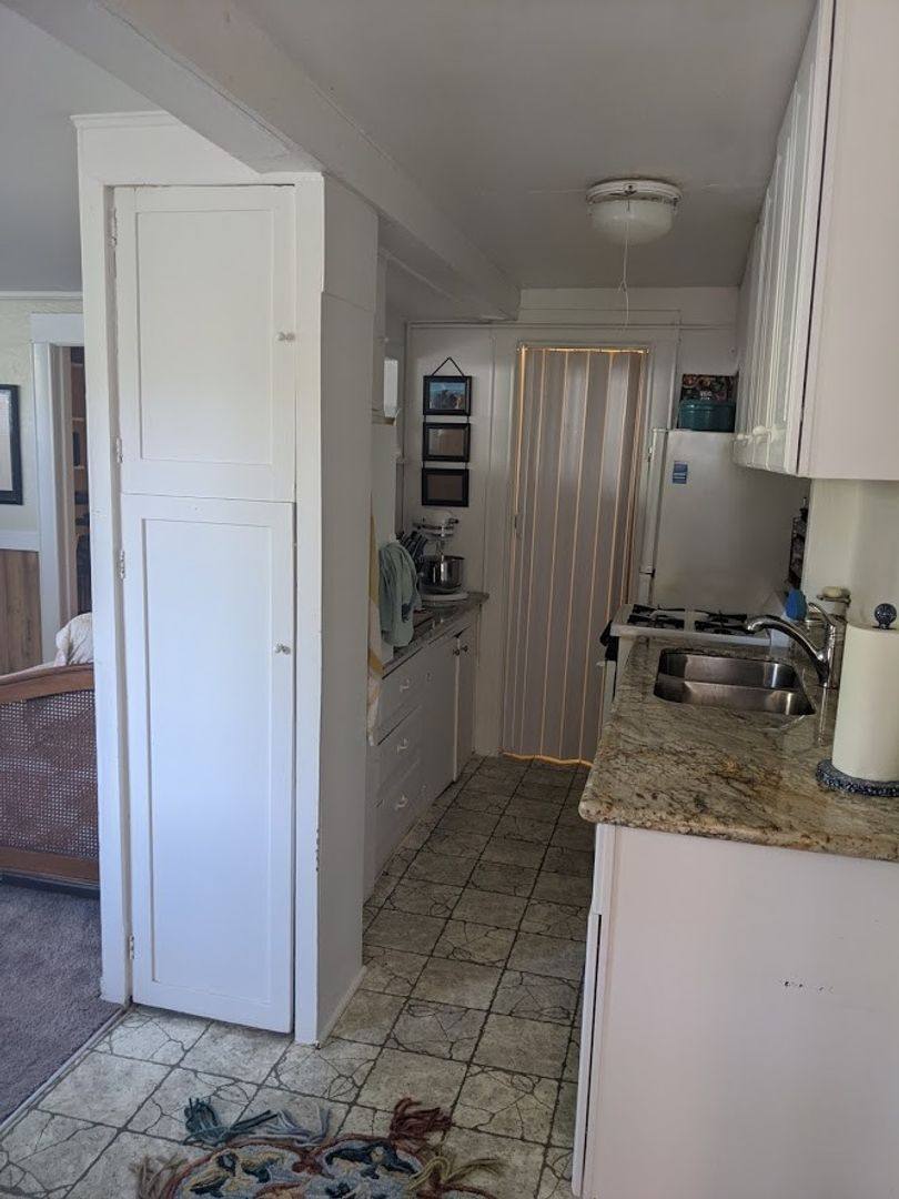 Apartment for rent at 901 W Howe St, Seattle, WA 98119