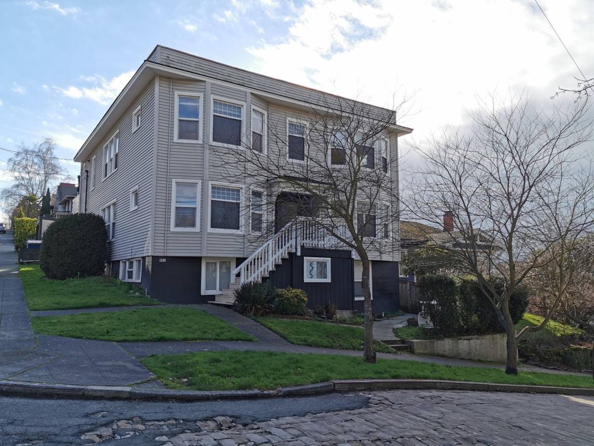 Apartment for rent at 901 W Howe St, Seattle, WA 98119