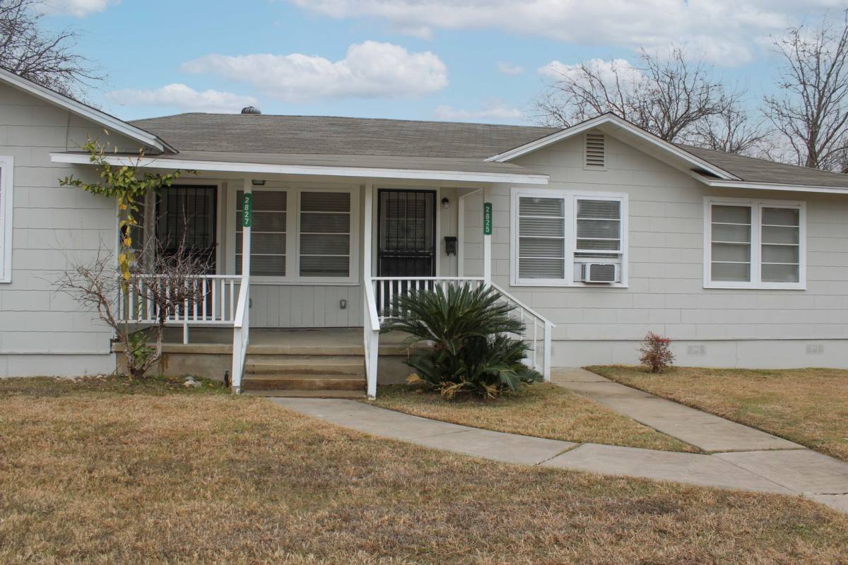 Townhouse for rent at 2825 W Woodlawn Ave, San Antonio, TX 78228