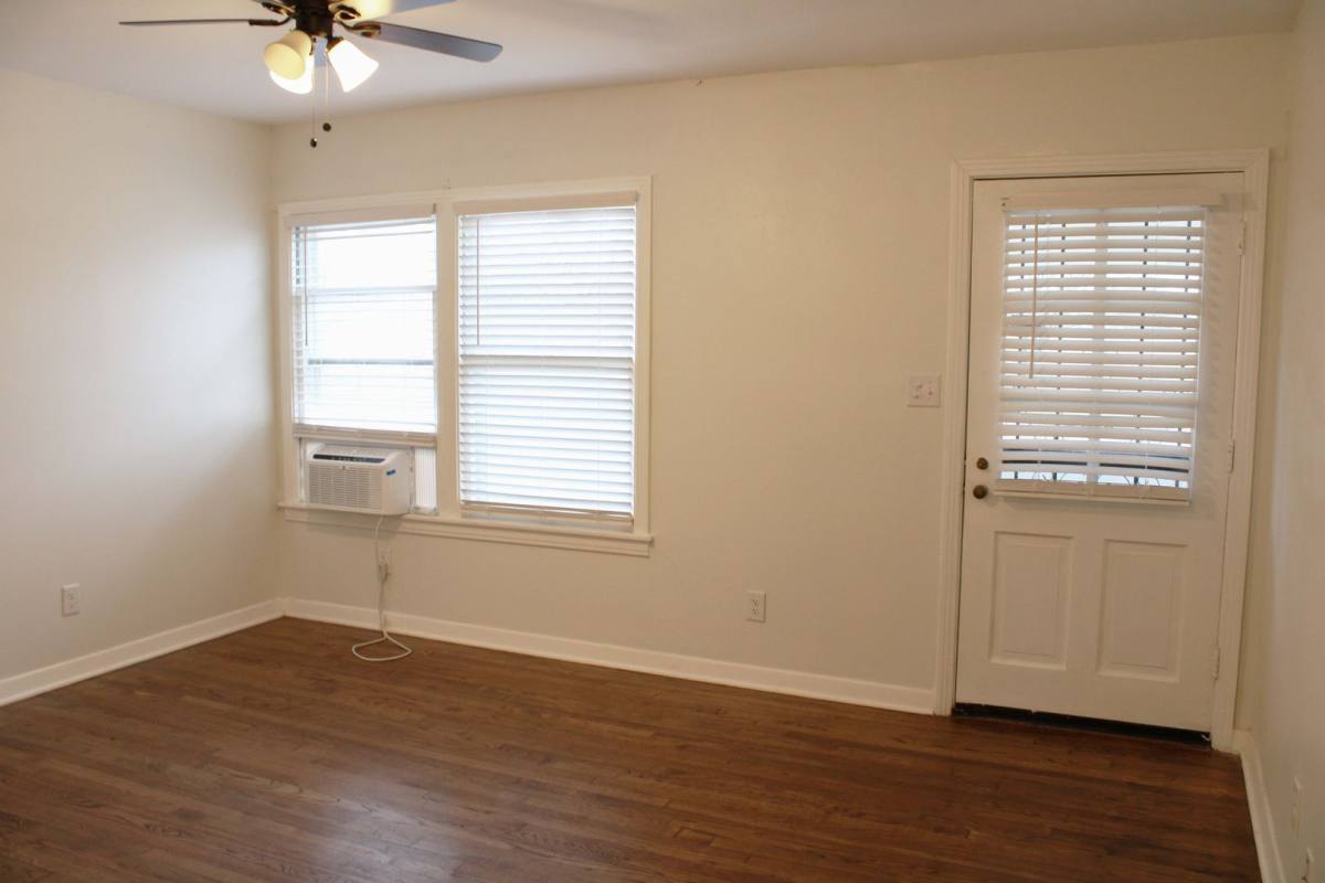 Townhouse for rent at 2825 W Woodlawn Ave, San Antonio, TX 78228