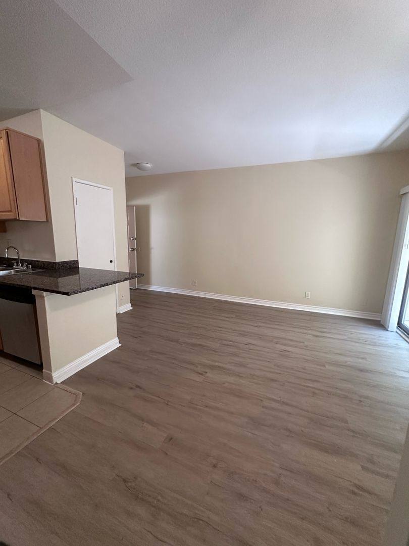 Apartment for rent at 758 Rose Ave, Long Beach, CA 90813