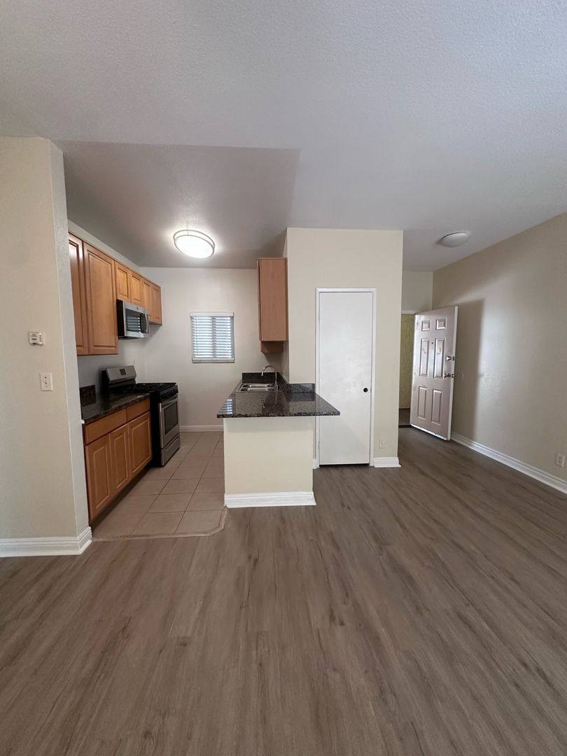 Apartment for rent at 758 Rose Ave, Long Beach, CA 90813