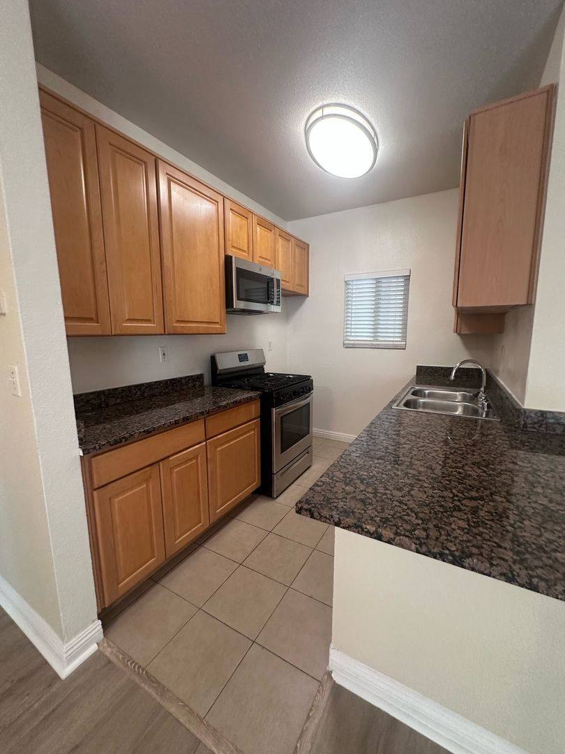 Apartment for rent at 758 Rose Ave, Long Beach, CA 90813