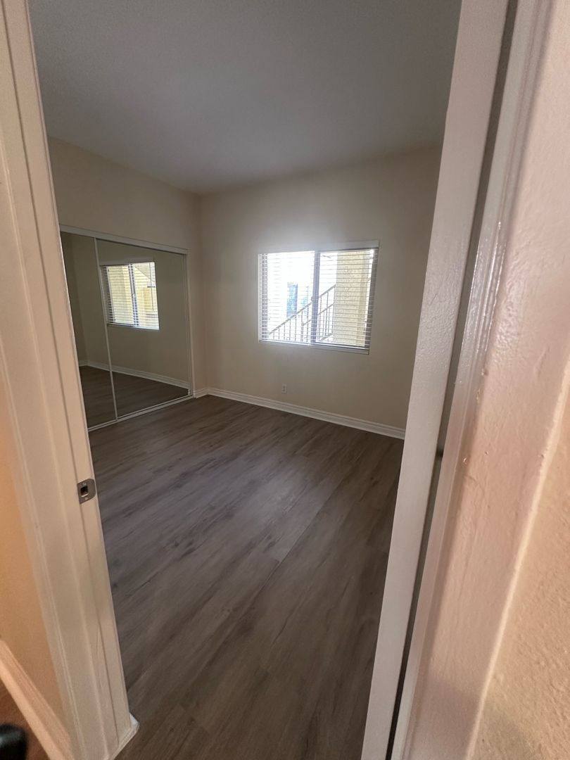 Apartment for rent at 758 Rose Ave, Long Beach, CA 90813